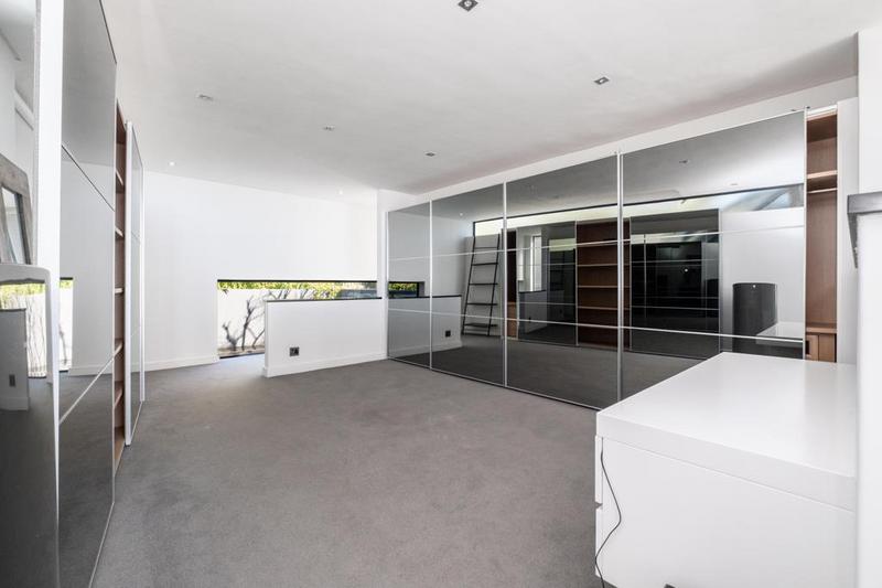 7 Bedroom Property for Sale in Bantry Bay Western Cape